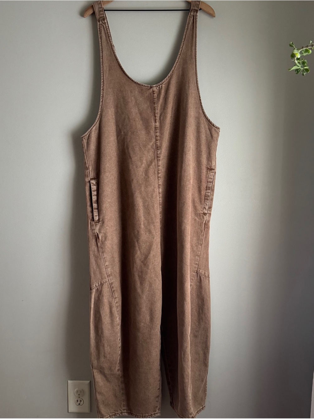 Easel Boutique NWT Jumpsuit Overalls with Barrell Legs in Almond Size Large - Picture 2 of 10